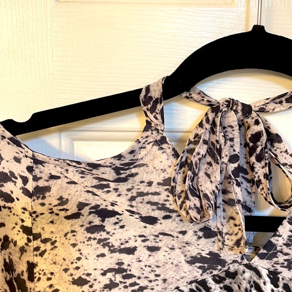 Ann Taylor Black Cold Shoulder Top w/ Tie Sash in Back at Neck - Picture 3 of 10